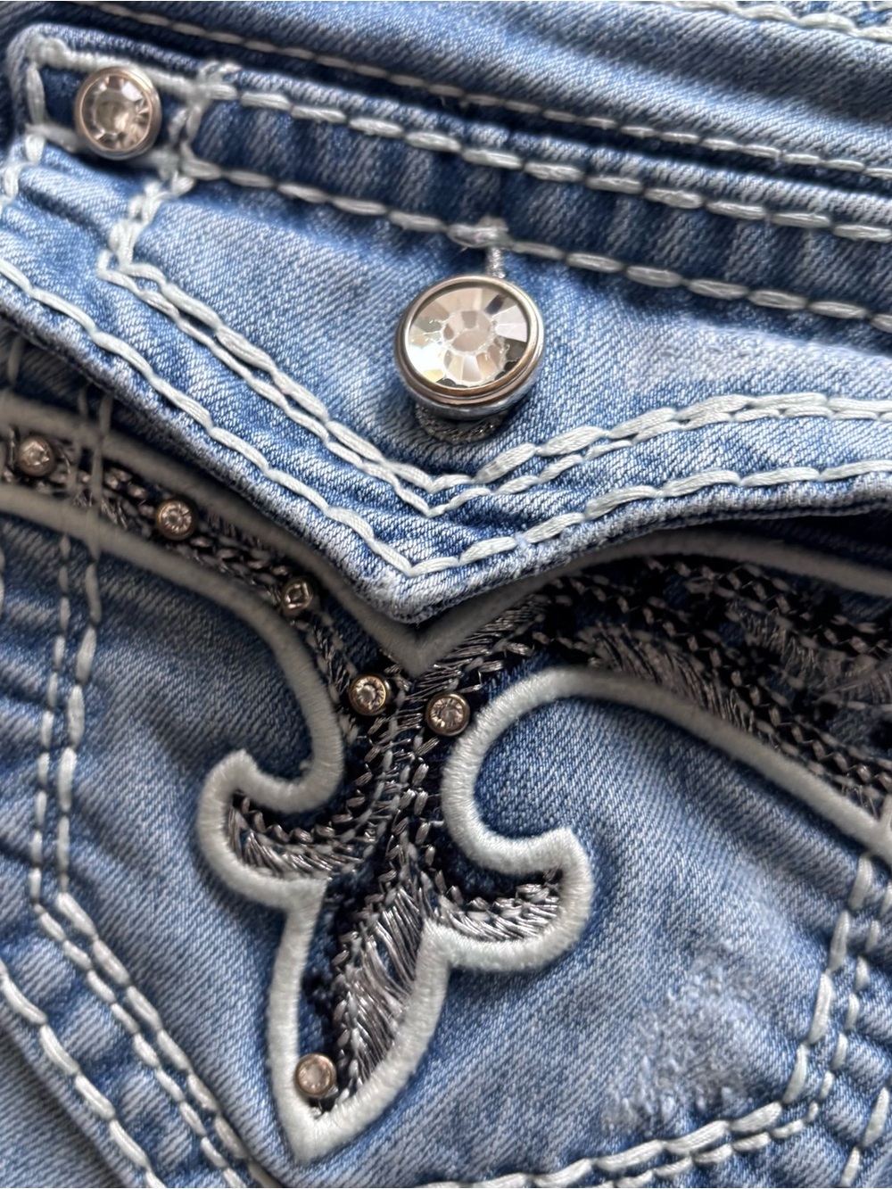Rock Revival Bambi Cropped Capri Jeans-Embellished-Embroidered-Size 27-Y2K - Picture 11 of 12